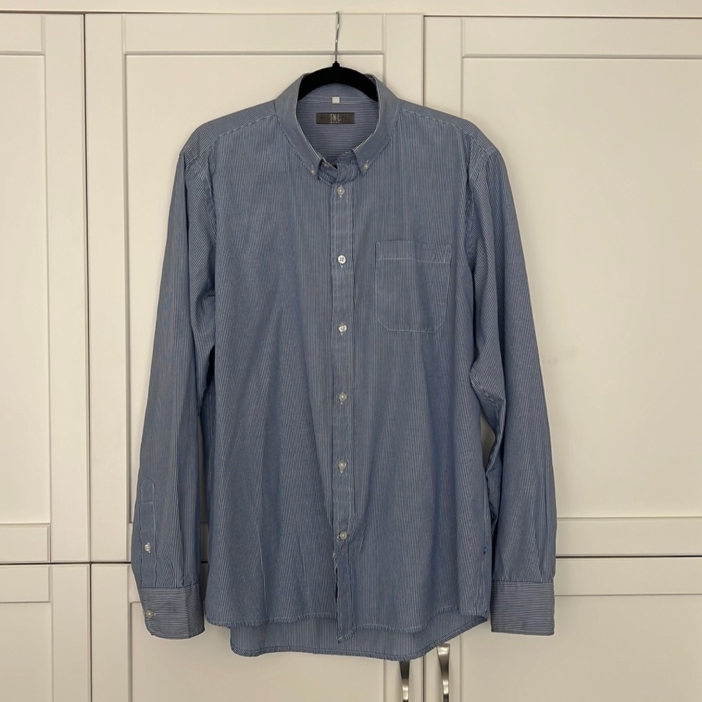 TNL mens blue pinstripe button up/dress shirt. Size XL. Excellent condition.